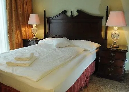Iskra By Katowice Airport Szálloda 3*